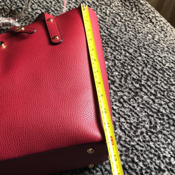 16x12 berry colored Jessica Moore Luxe Handbag including grey cover bag. - Picture 5 of 7